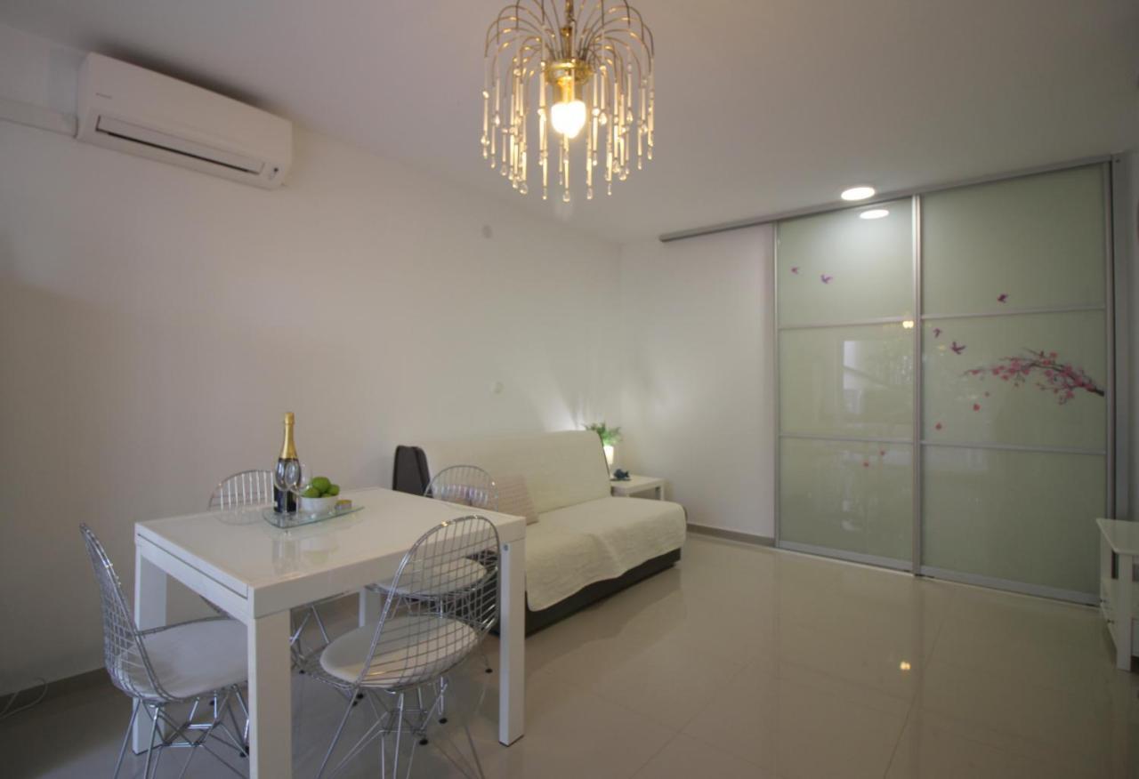 Modern Apartment Zen With Private Garden Пореч Экстерьер фото