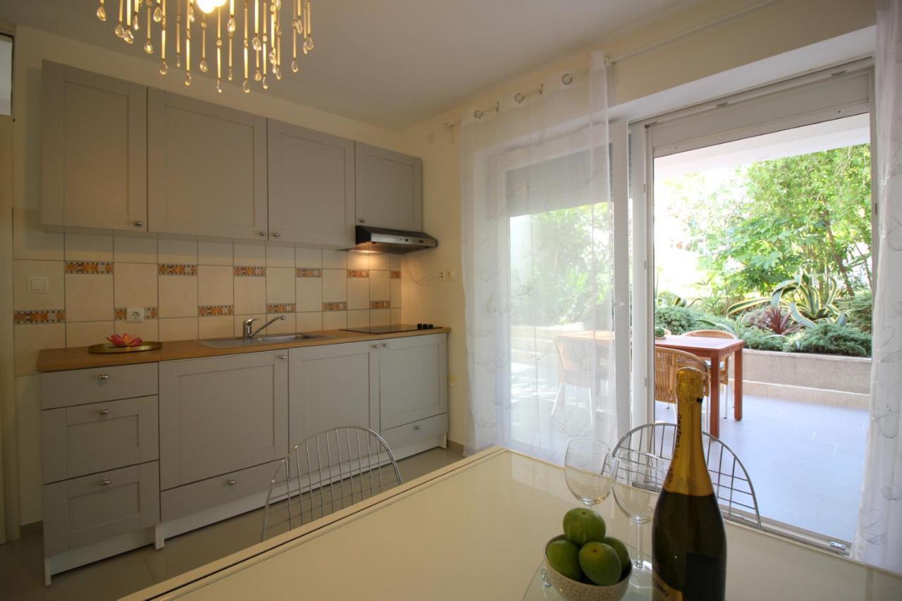 Modern Apartment Zen With Private Garden Пореч Экстерьер фото