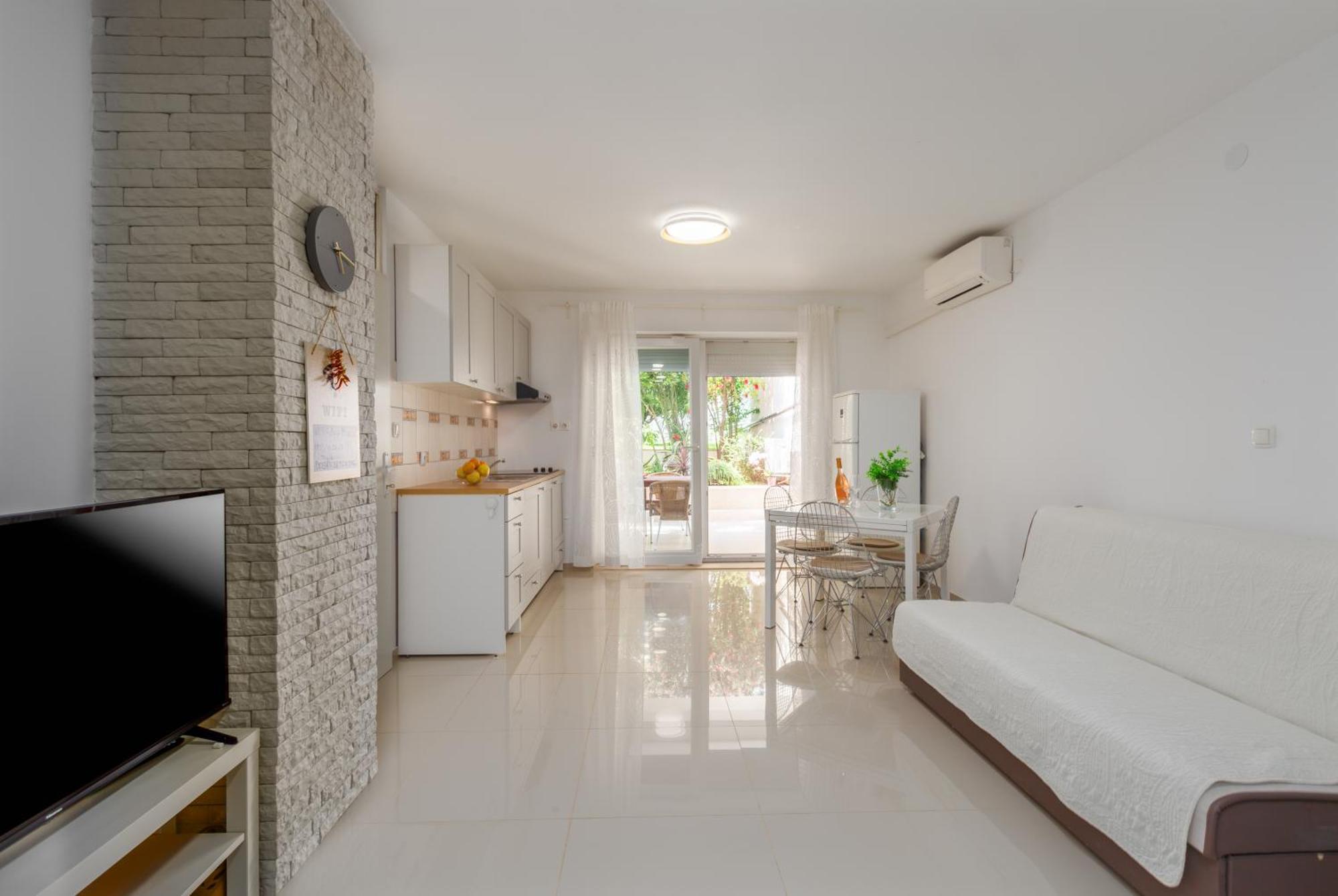 Modern Apartment Zen With Private Garden Пореч Экстерьер фото
